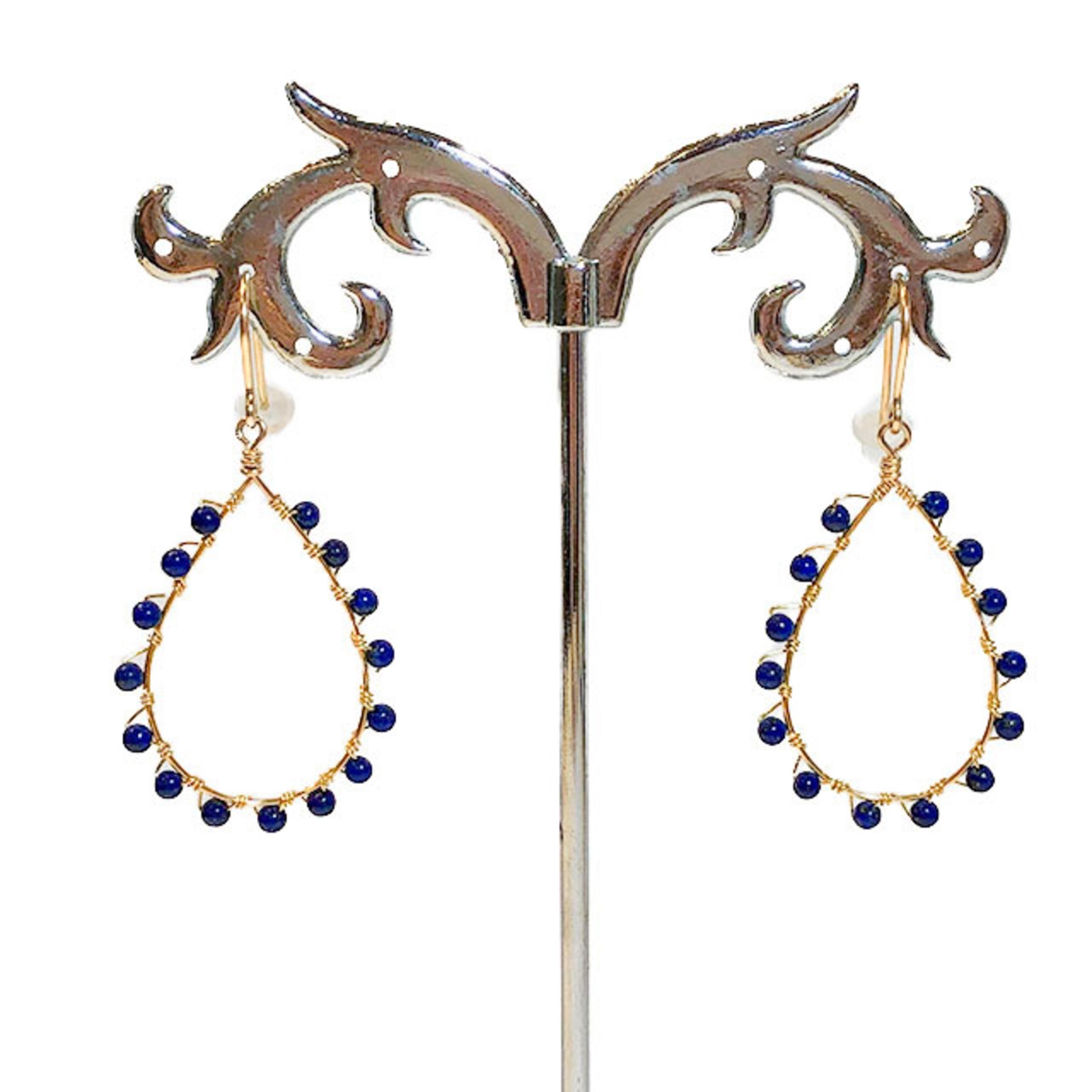 どこか上品なオリエンタルさ漂うデザイン！ラピスラズリ ドロップフープピアス mm1103