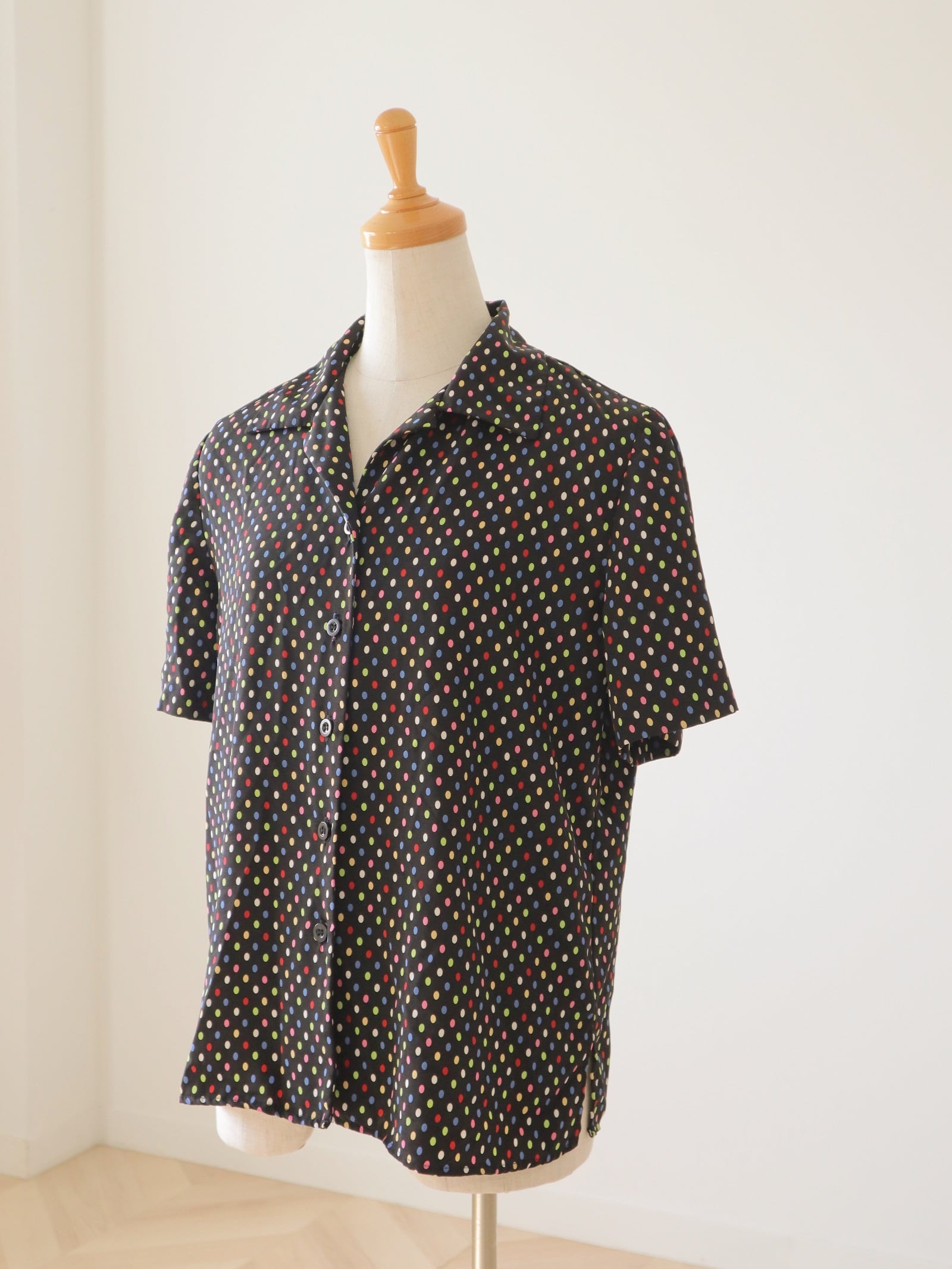 design dot open collar shirts