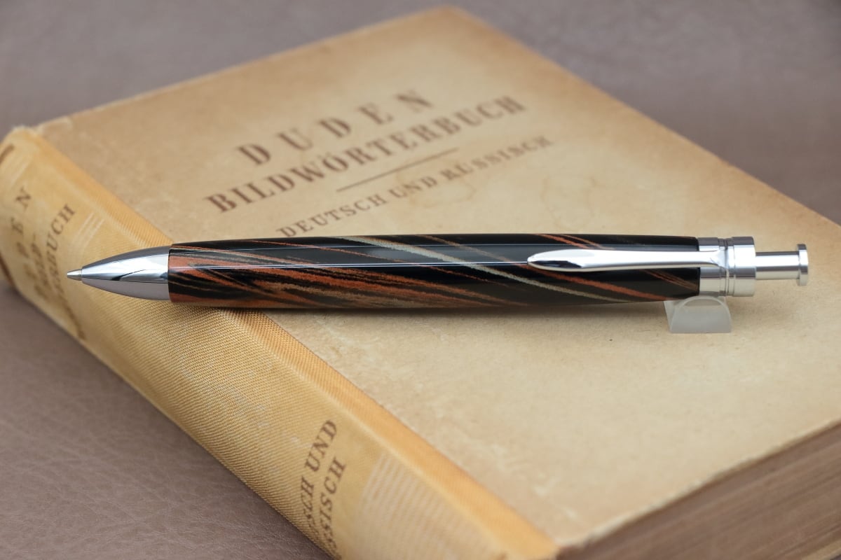 時代を超える懐古的素材 エボナイト 柿渋色・Pencil 0.5mm」手作り