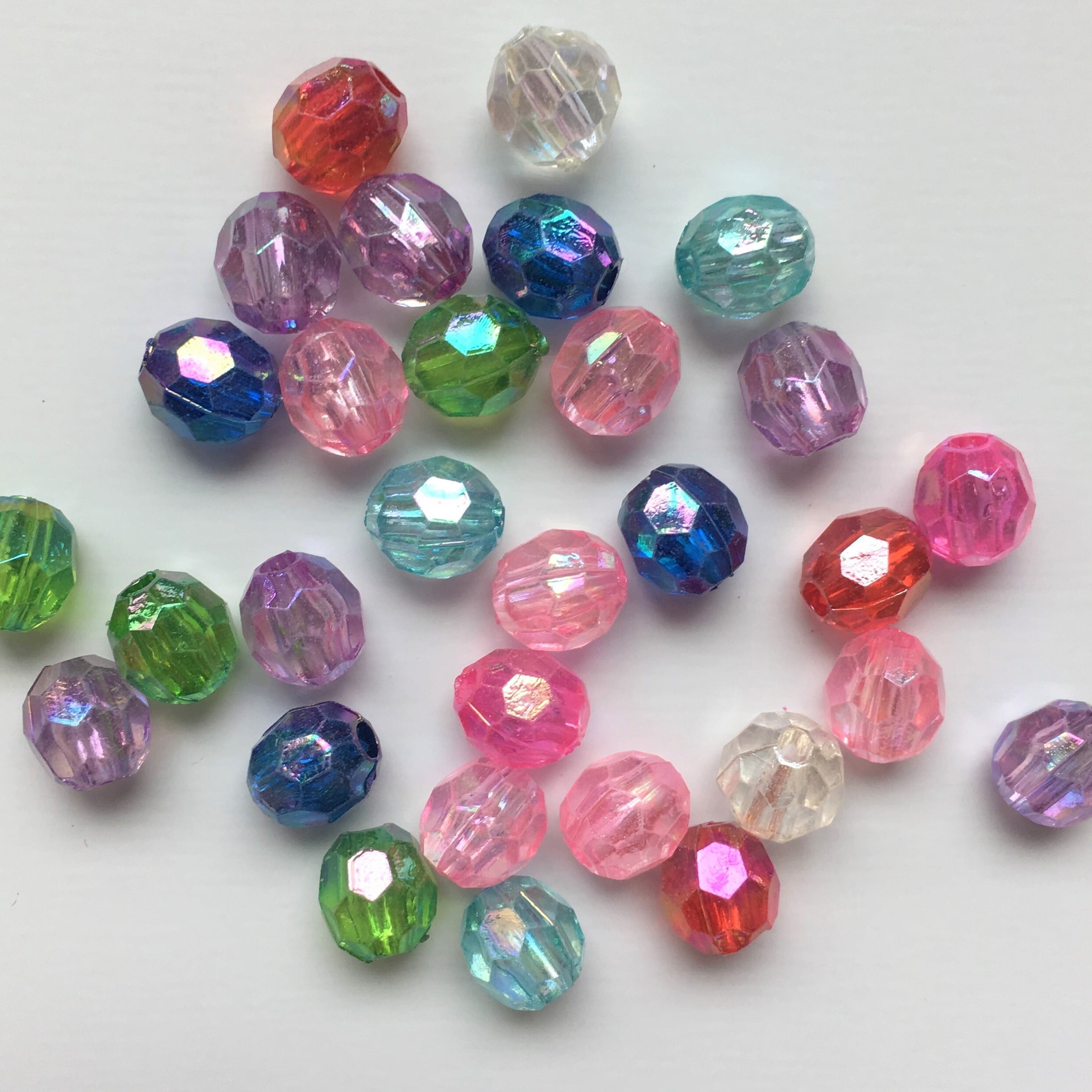 ビーズパーツ】【送料込】8mm角丸アクリルビーズ AB加工 32面カット