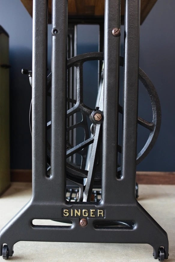 SINGER エイジング塗装天板 ストレート脚 80cm*45cm アンティーク