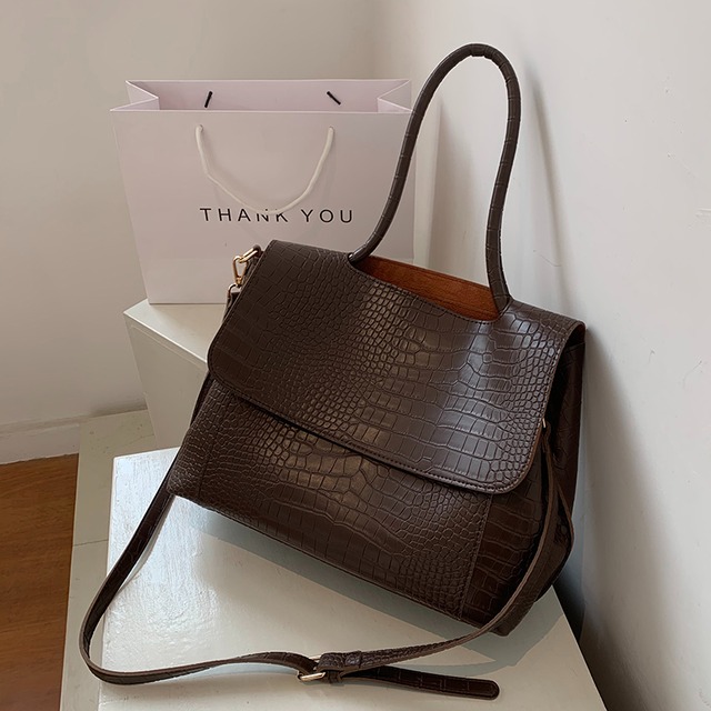 スタンダードオータムウィンターレッドショルダーバッグ レトロ 秋物 冬物 メッセンジャーバッグ 手作りハンドバック72117490524