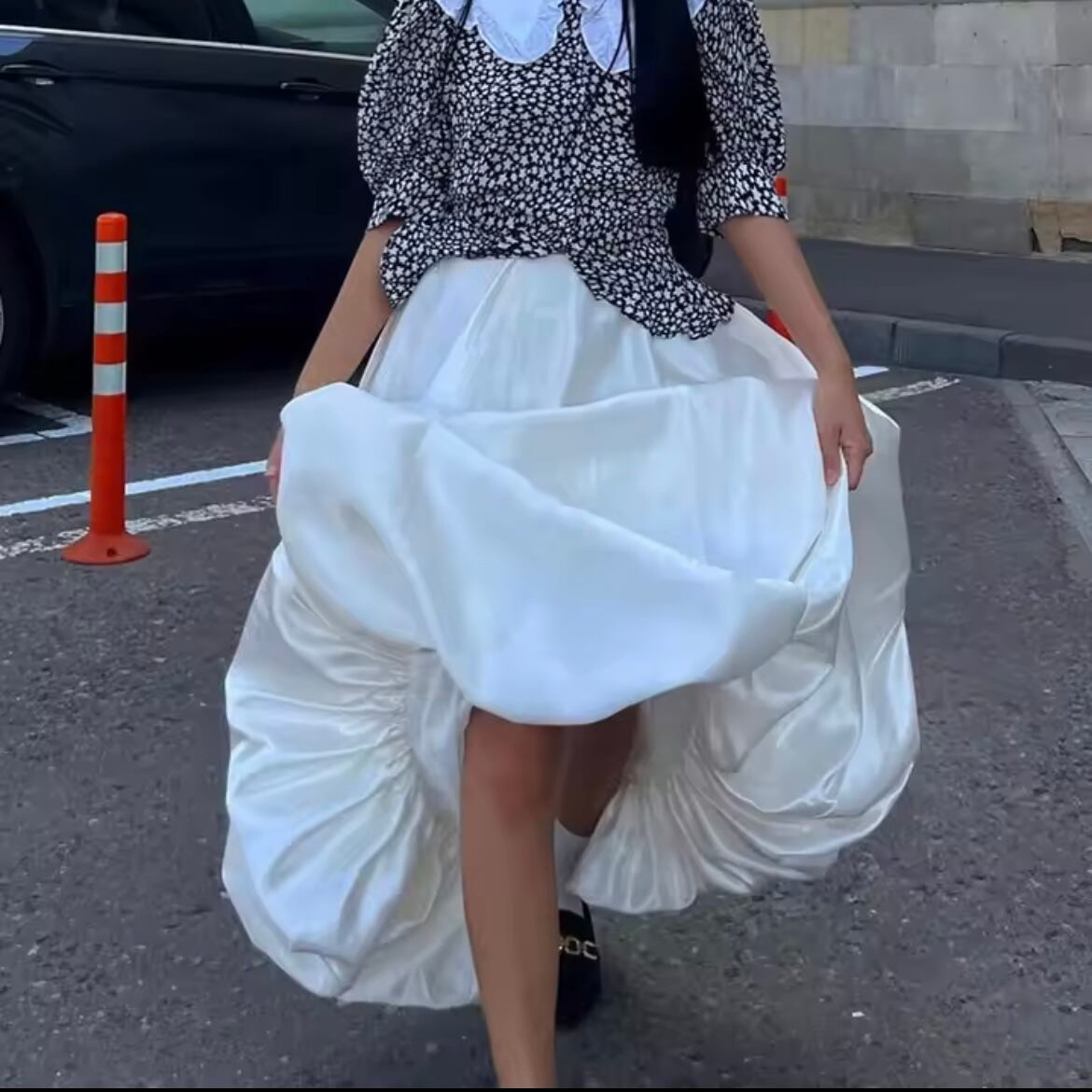 gloss satin ballon skirt