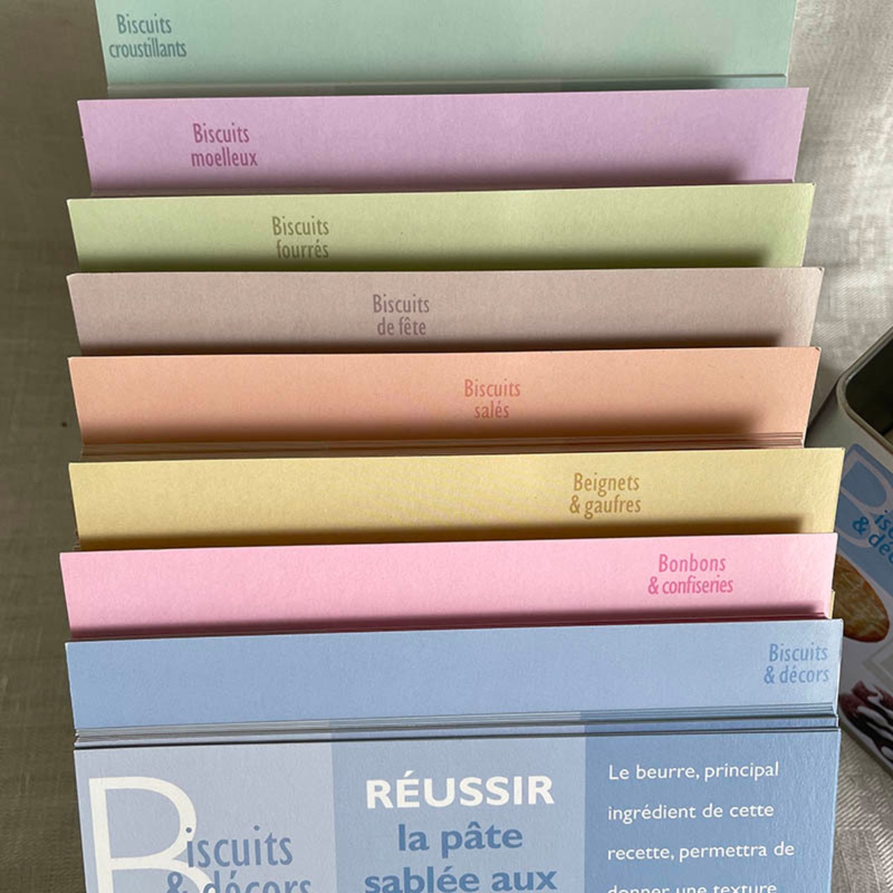 レシピボックス　ビスケットと小さなお菓子　レシピ缶 Biscuits & petites douceurs 　レシピ本　フランス古本 12psdt25