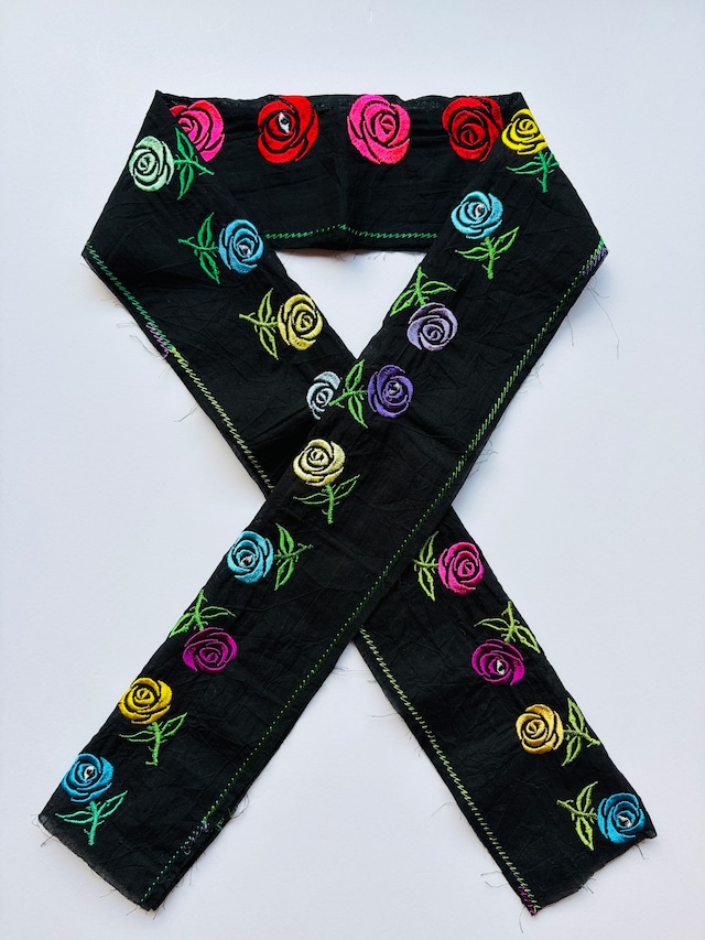 ULOCO 刺繍　半衿　君にバラバラ　ブラック③