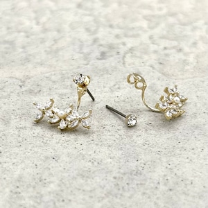 チタンポストピアス：マーキスフラワー　バックキャッチピアス　星　ストーン