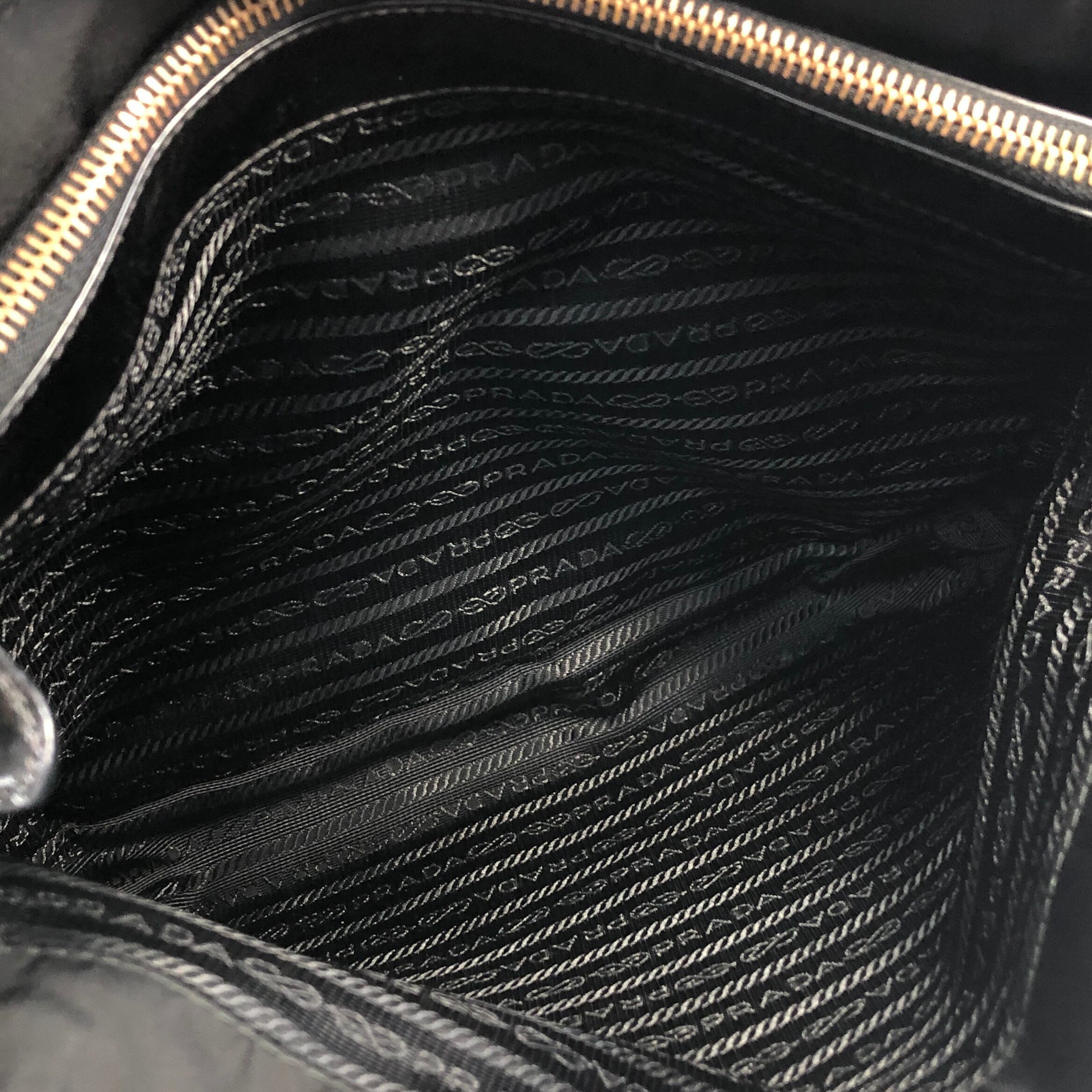 PRADA プラダ トライアングルロゴ ナイロン ハンドバッグ ブラック