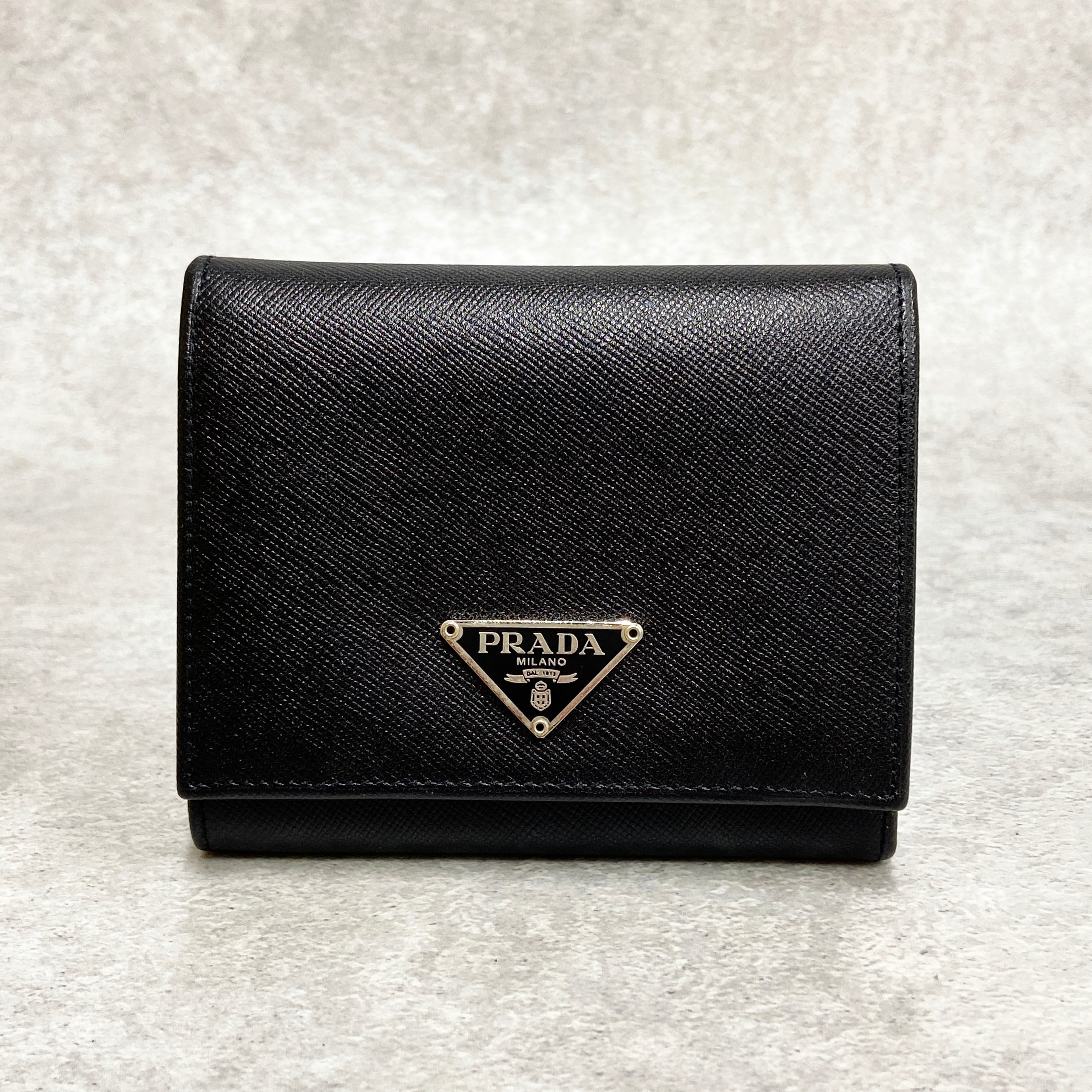 PRADA  プラダ  NERO 3つ折り財布 サフィアーノレザー