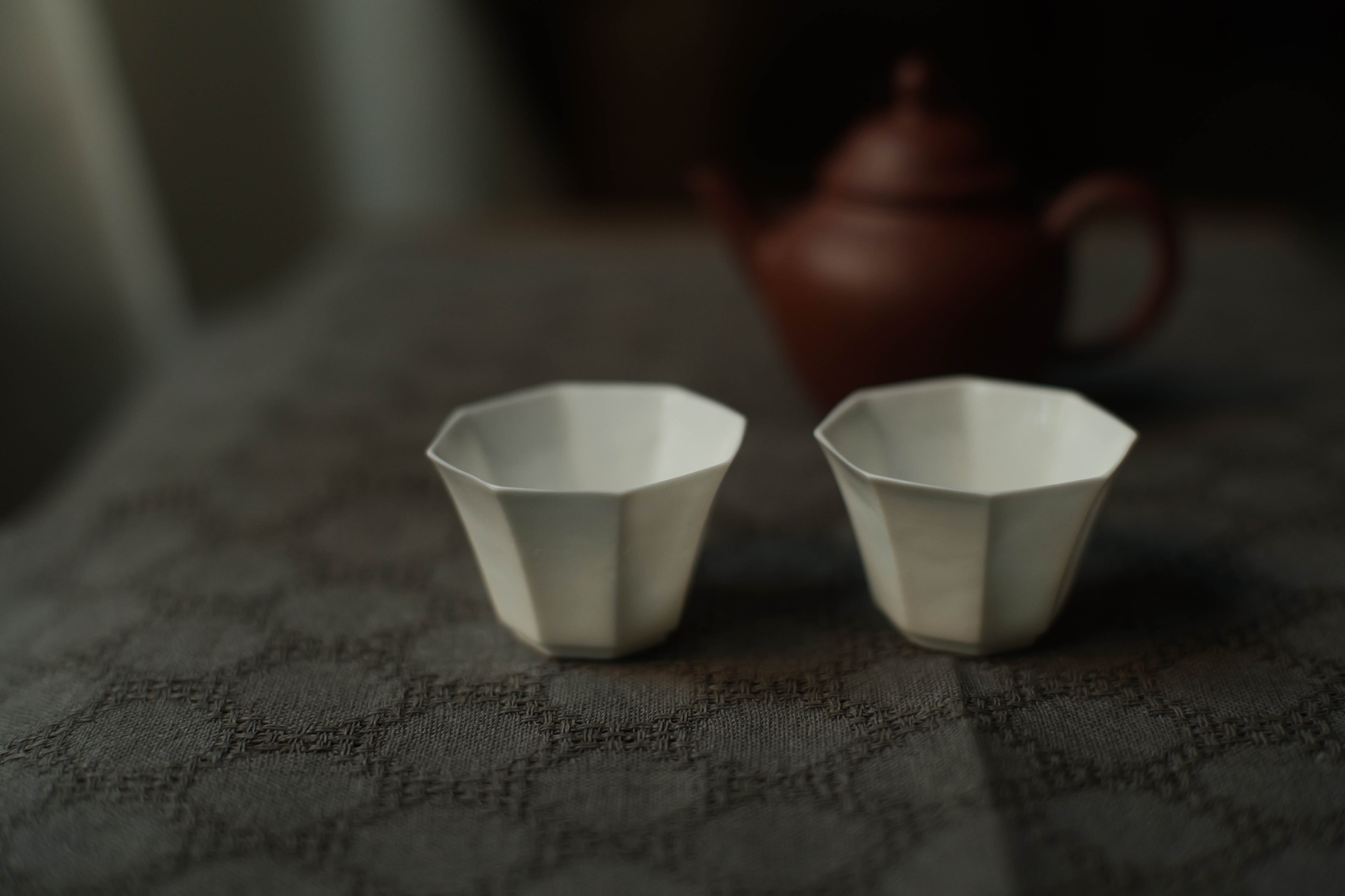 予約商品＞手拓薄胎白磁茶杯・八角＜徳化窯＞（型作り・手押し/約30cc