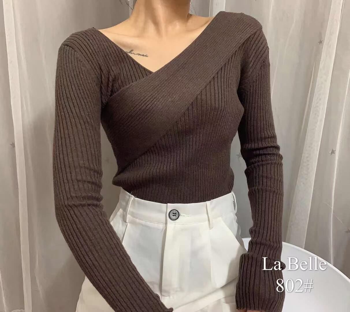 Vネック　リブ編みニット　AJ1102−802