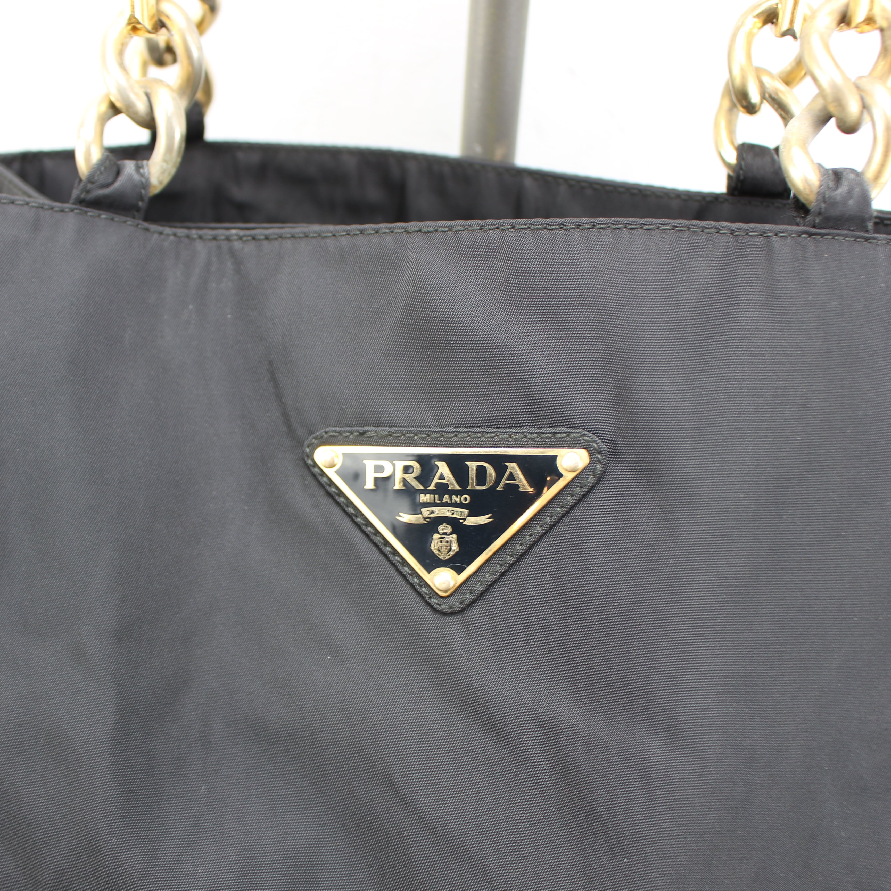 PRADA プラダメタルハンドルロゴナイロンハンドバッグ