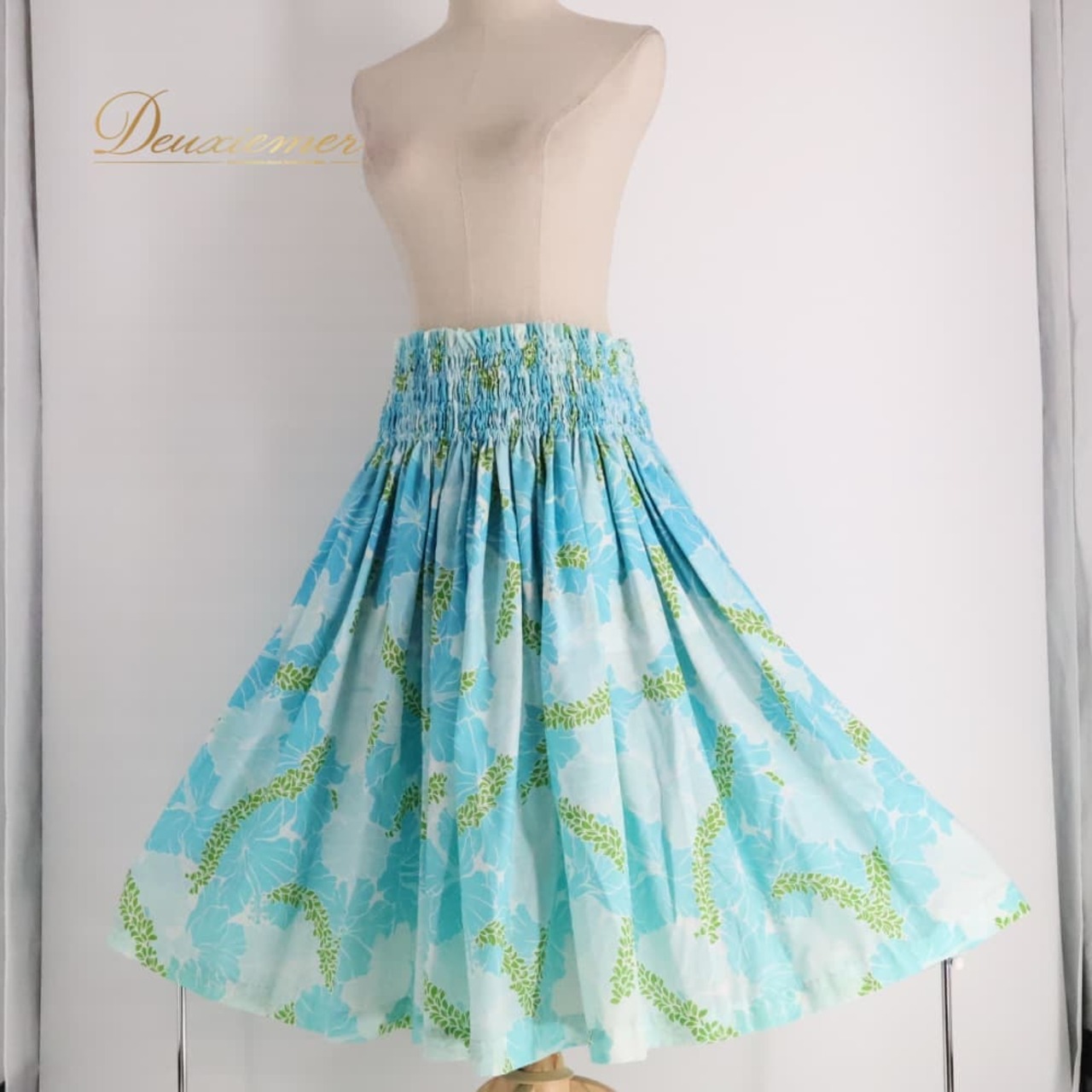 フラダンス 衣装 パウスカート ブルー系 グラデーション ハイビスカス柄 レイ柄 シングル シンプル かわいい 華やか 鮮やか 明るい 爽やか 軽やか 水色 緑 白 ハワイアン アロハ ハワイアンプリント フラ ダンス レッスン 練習 グリーン系 ホワイト系