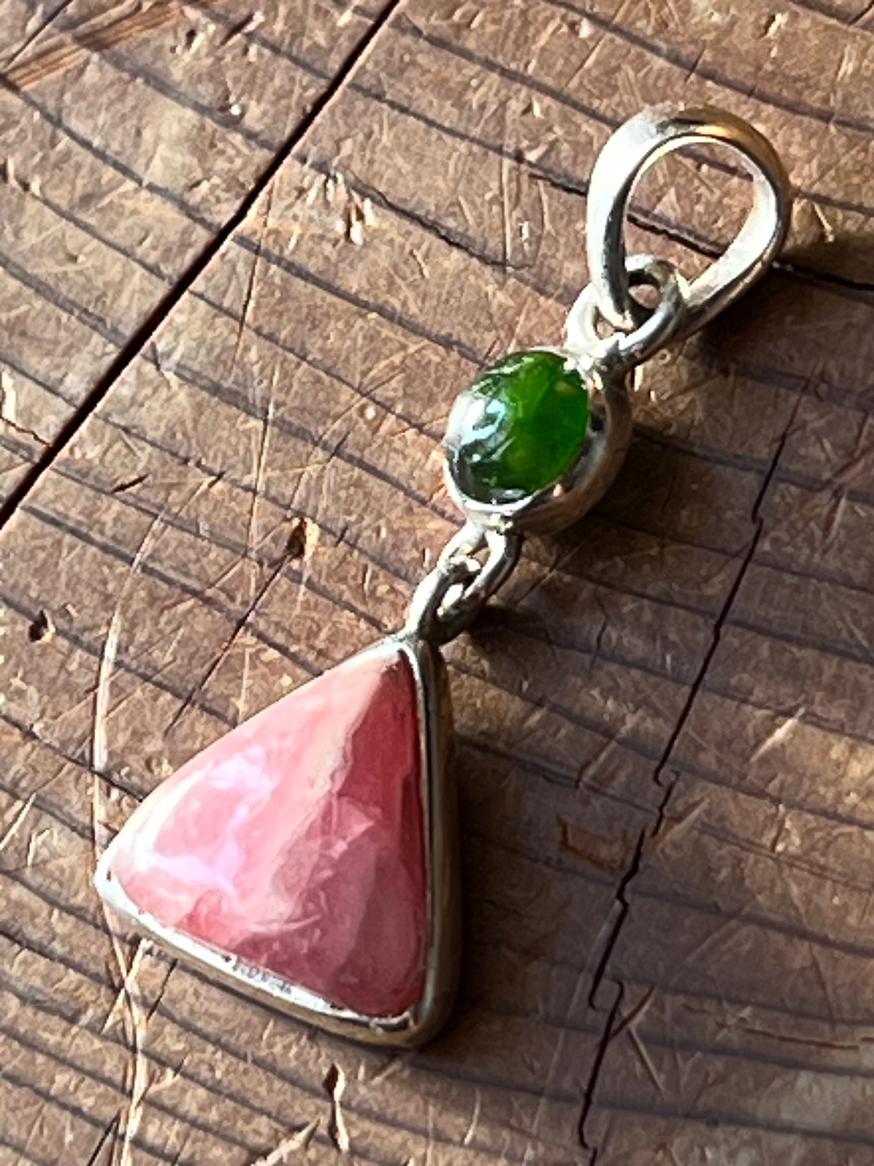 【自己愛の受容】グリーンアパタイトキャッツアイとロードクロサイトのシルバーペンダント