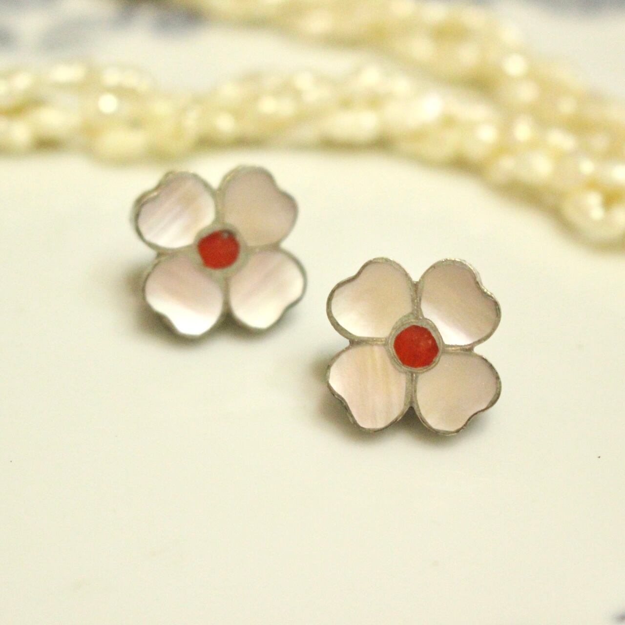 シェルフラワー ピアス