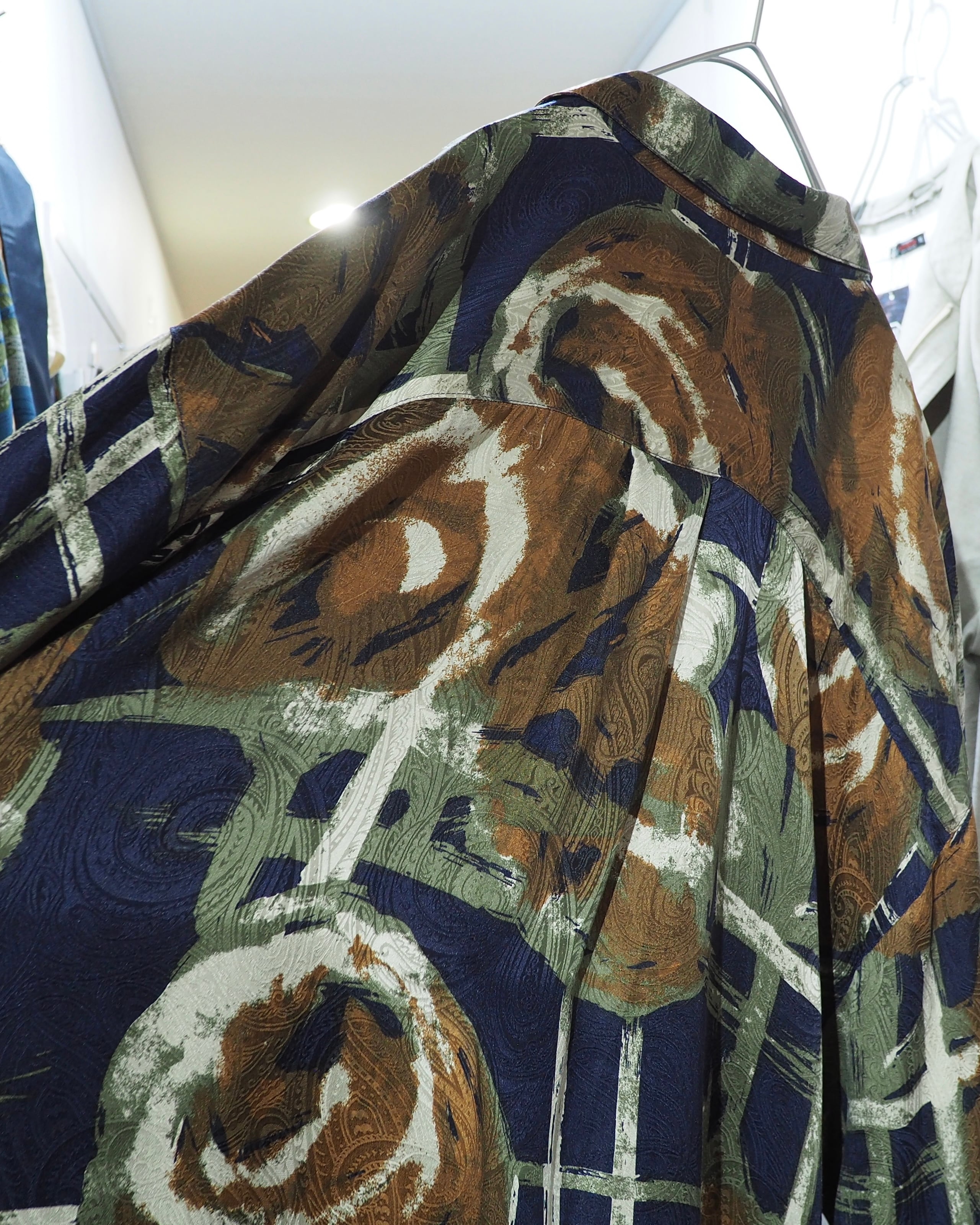 1990s ” GOOUCH ” Beautiful Abstract painting × Paisley all Over vintage loose Silk shirt