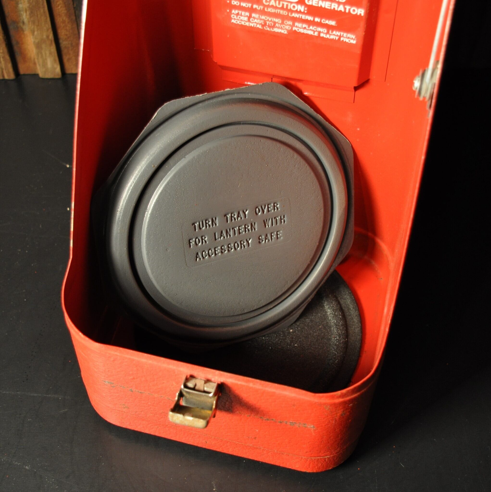 【希少・美品】Coleman ガルウィング ランタンケース ヴィンテージ200A コールマン ガルウィング メタルケース レッド ビンテージ 200系