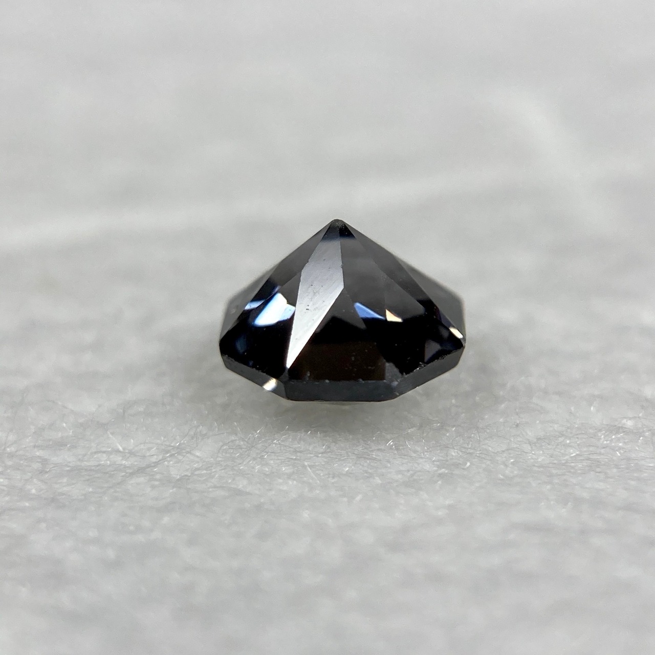 お花みたいなスピネル 約5.2mm-5.4mm  約0.65ct スペシャル No.4