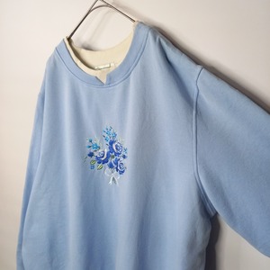 90s　クルーネック　刺繍スウェット　トレーナー　フロント刺繍　花柄　水色　XL