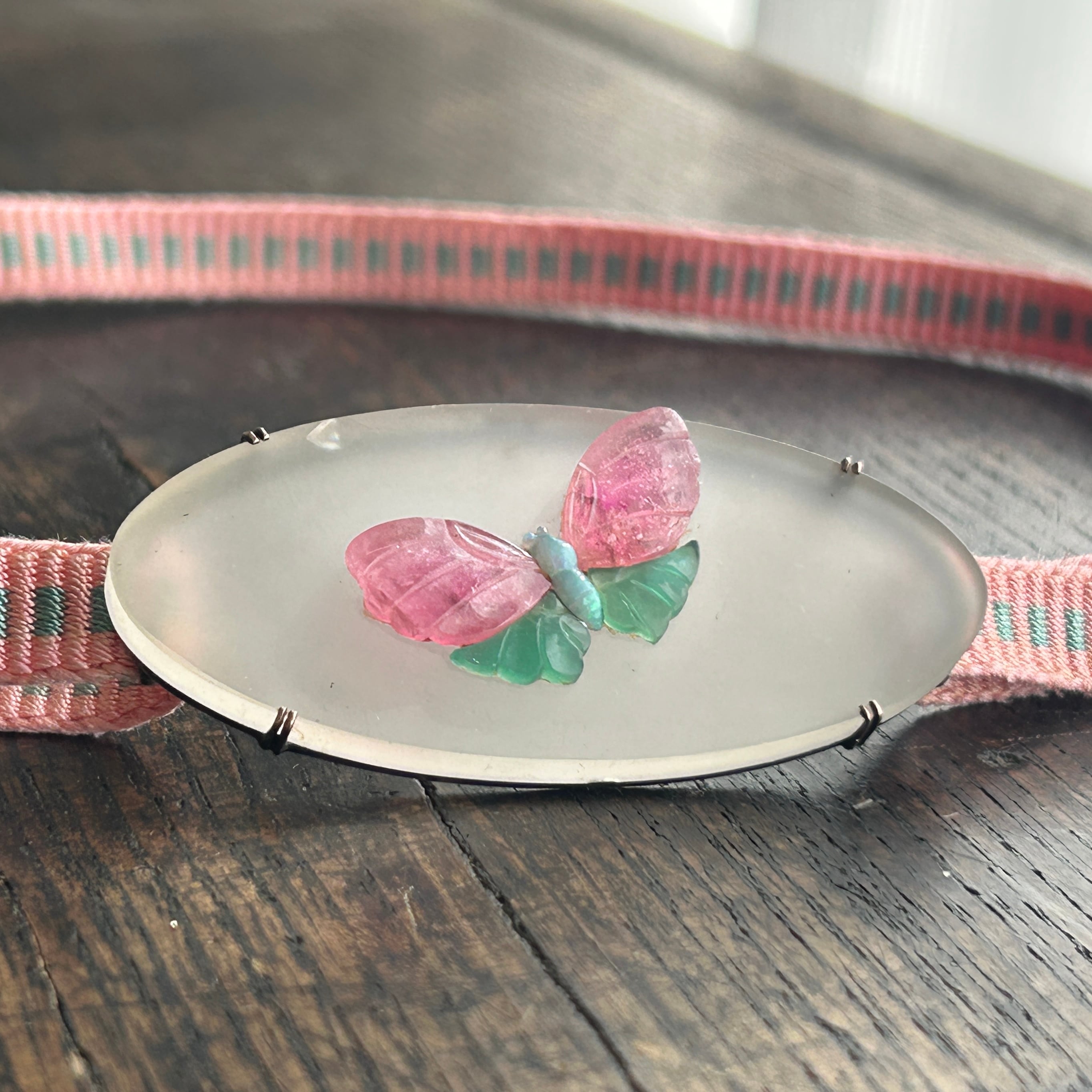 アンティーク　フロスト水晶に蝶の帯留め　難あり現状