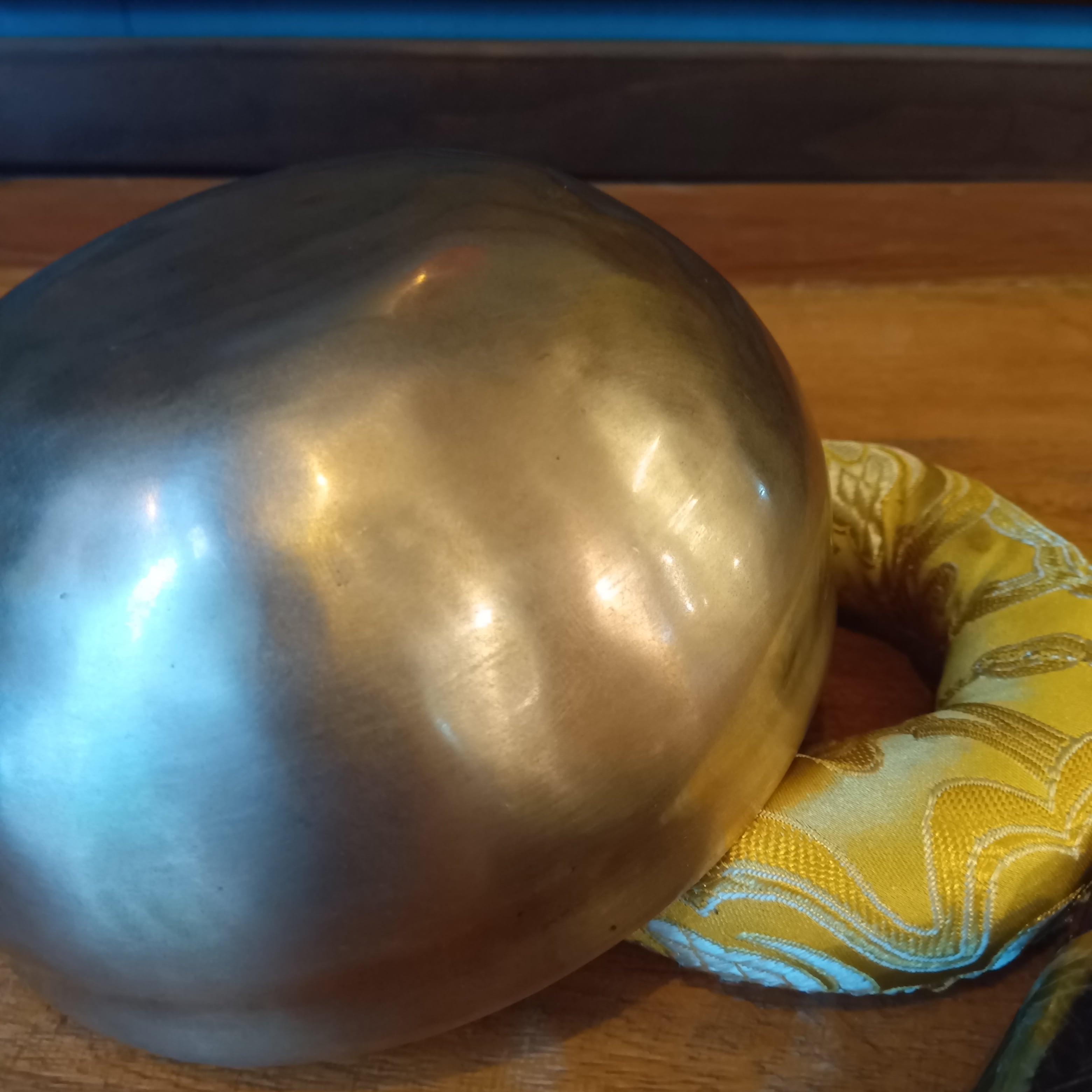 ネパール製 ハンドメイド シンギングボウル 直径12cm（スティック