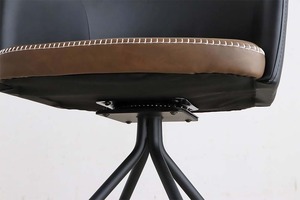 丸いフォルムが心地いい レザー調ダイニングチェア