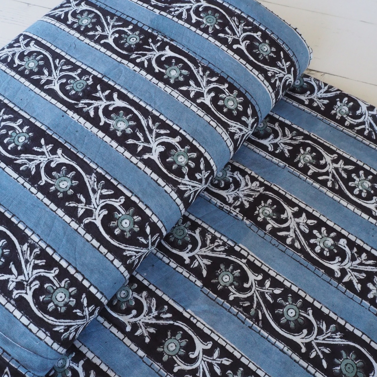 ブロックプリント生地【50cm単位】インド綿 ストライプ柄 黒×水色 #13014-BK1