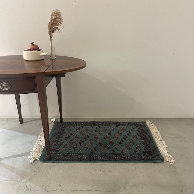 パキスタンrug/手織り(940㎜×625㎜フリンジ含まず70㎜×2)