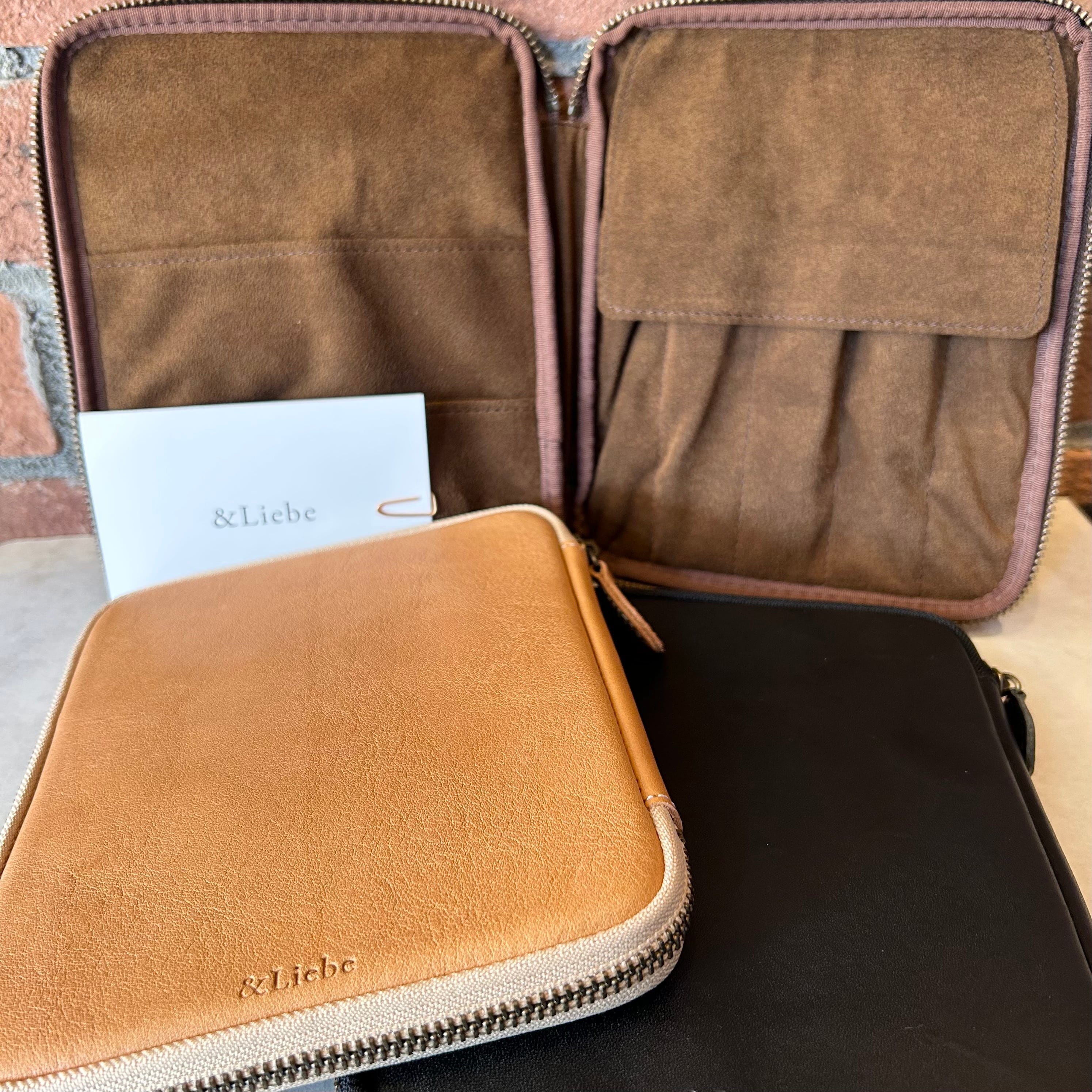＆Liebe「開くたび、ときめく 文具ポーチ（栃木レザー）」／5本差し