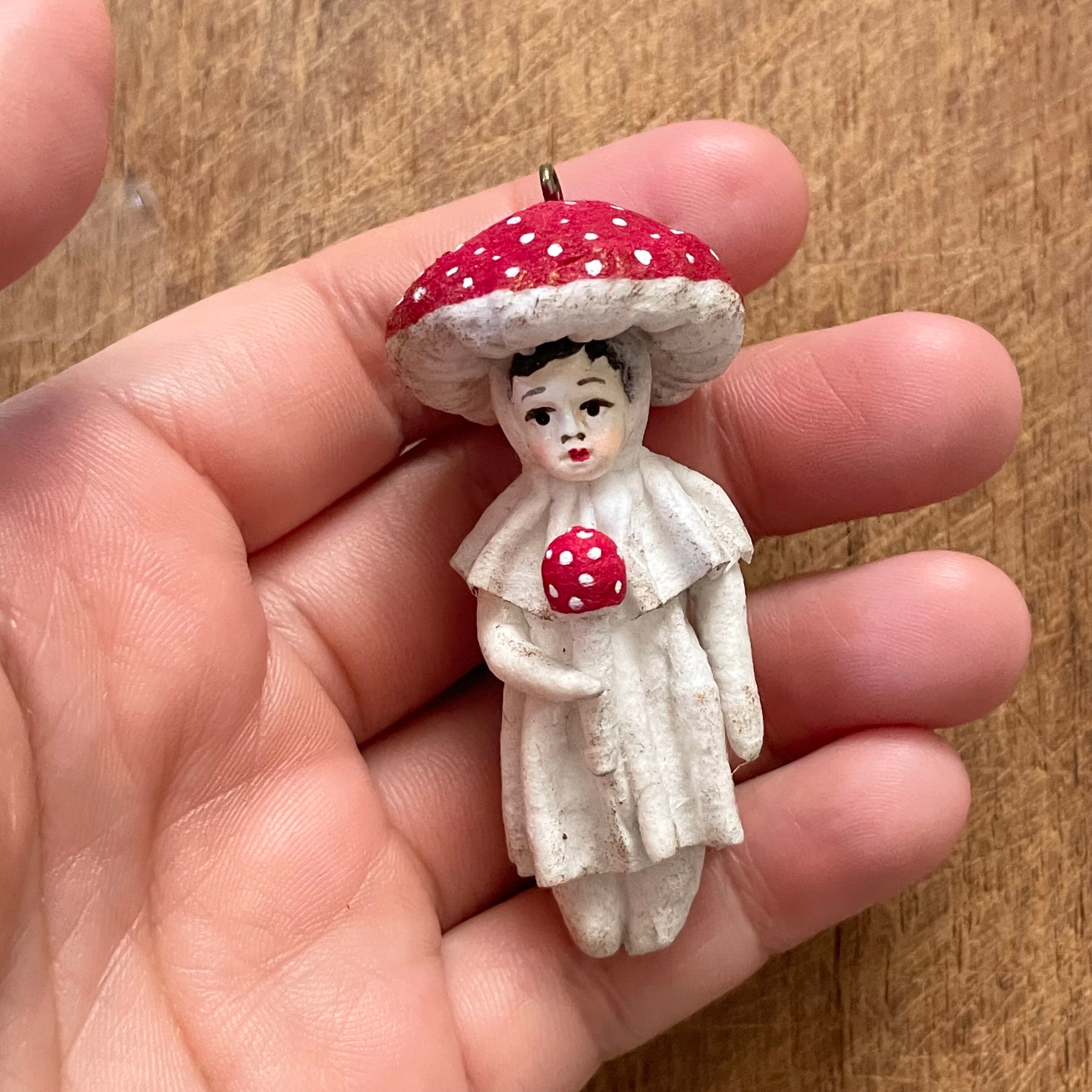 紙製の小さなキノコガール