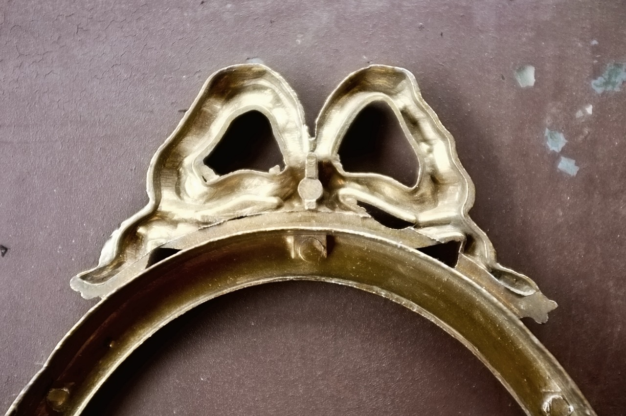 フランス 29c 金のリボンと金の葉とオーバルの額縁 ルイ１６世様式 アンティーク