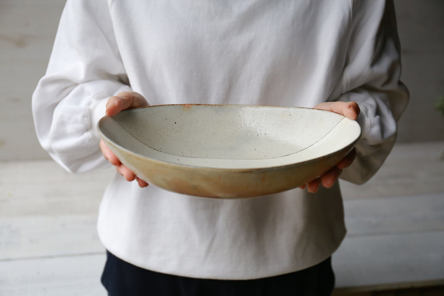 荒鉄線 楕円深鉢 大 | 古谷製陶所