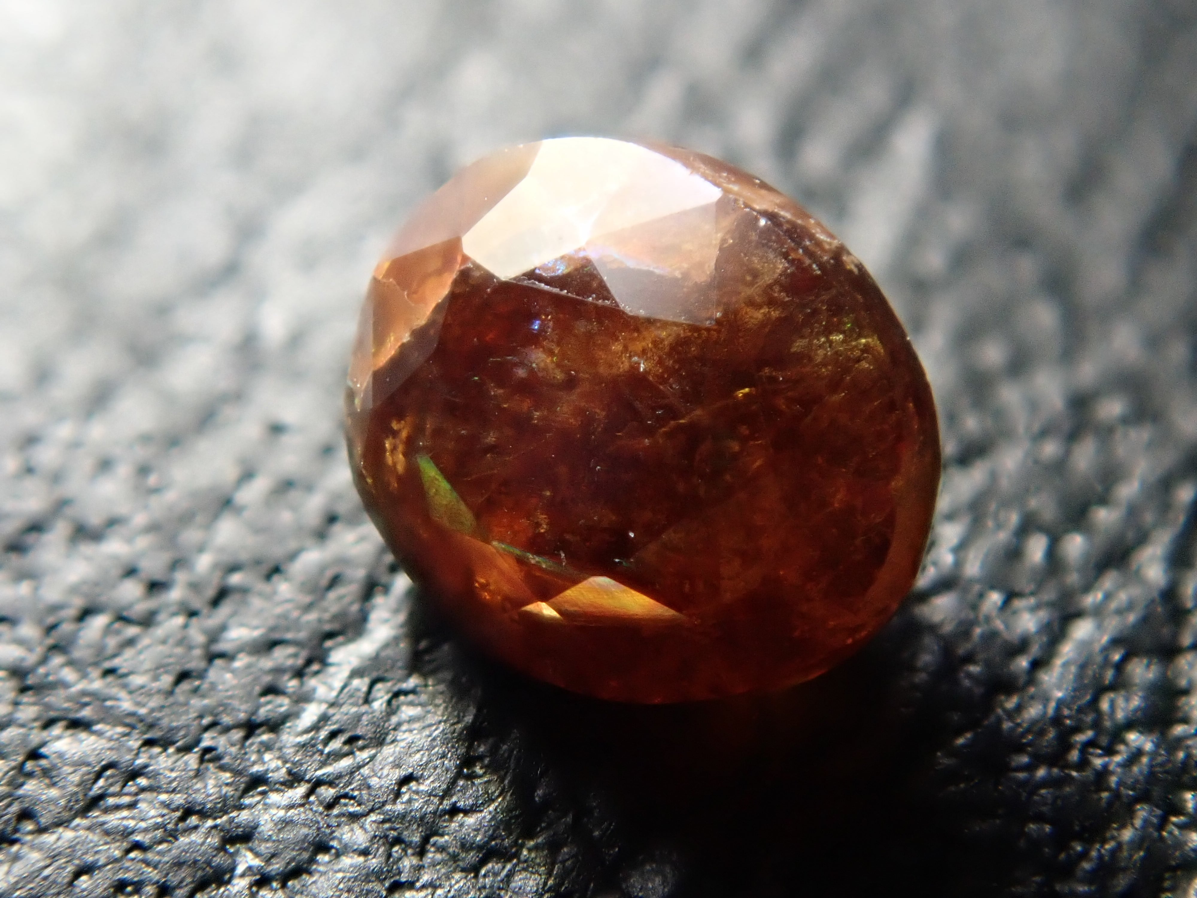 【新商品】奈良県天川村産レインボーガーネット 0.26ct