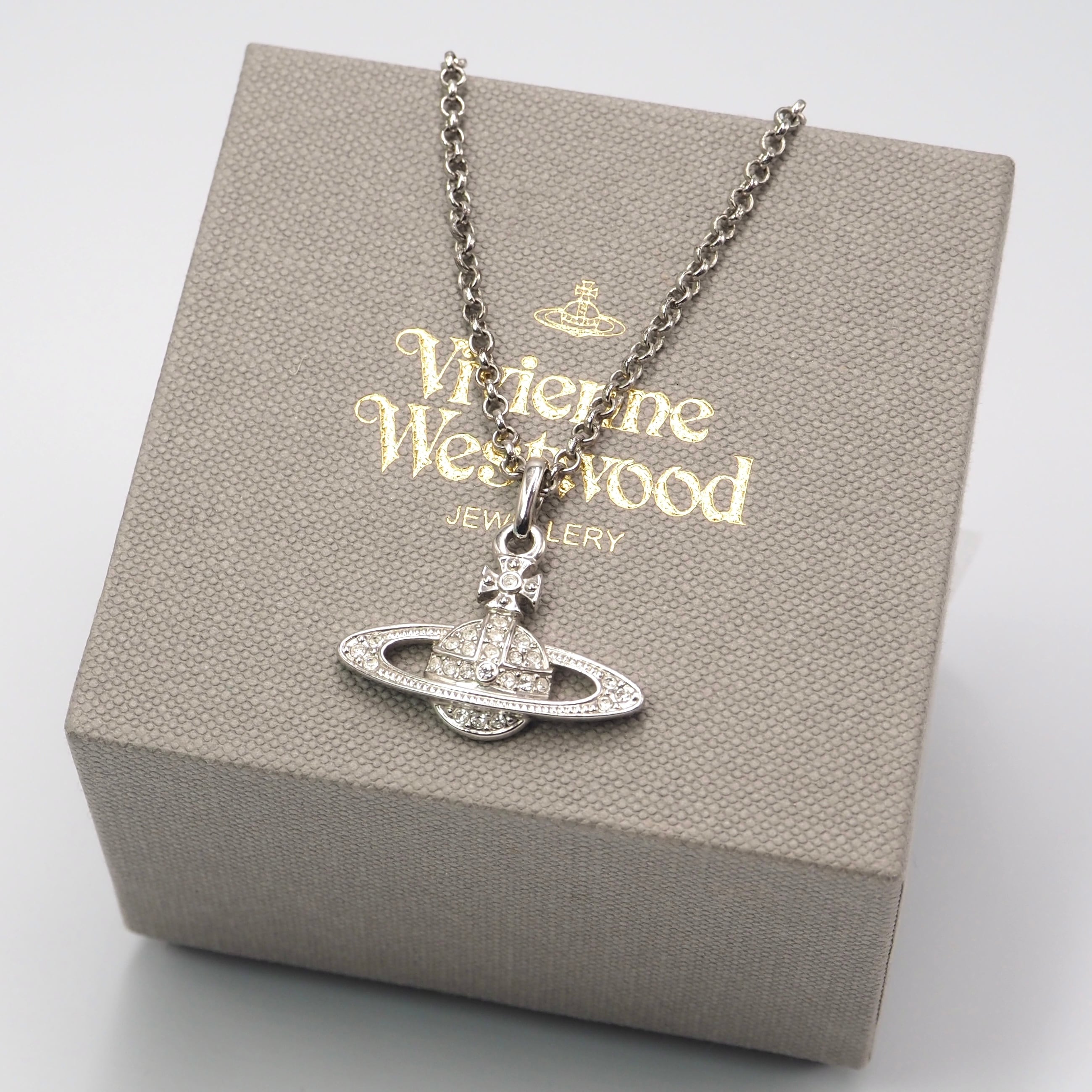 1/9掲載 Vivienne Westwood ミニバスレリーフ ネックレス シルバー ヴィヴィアンウエストウッド