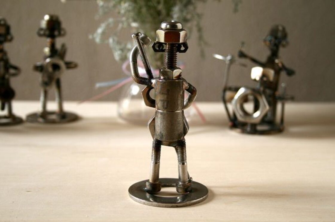 ボルトナットのベース（ベーシスト）ロボット置物 | Pay ID