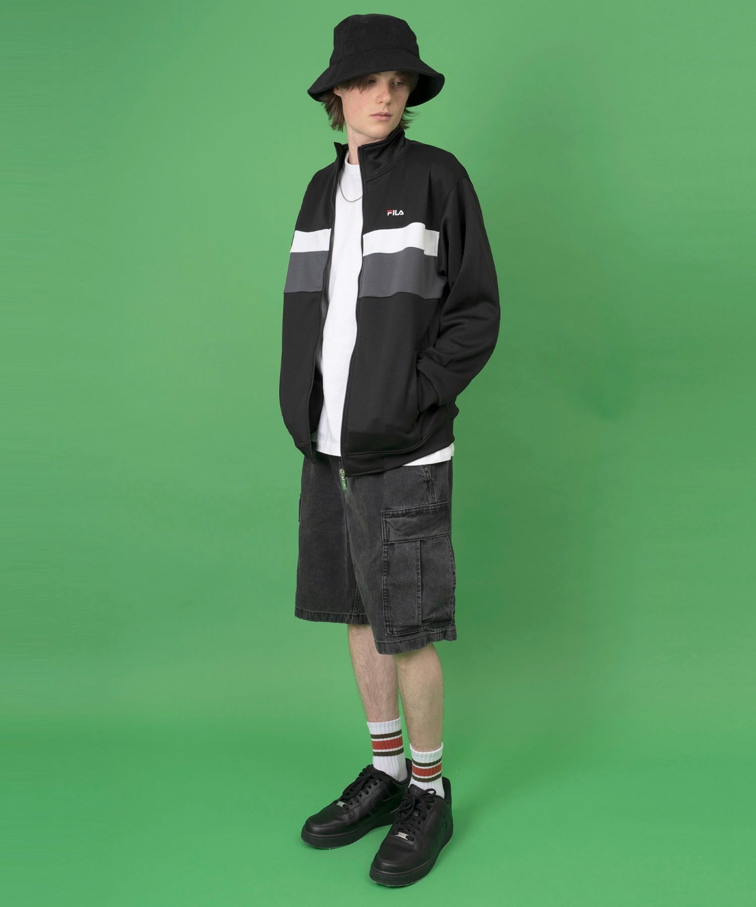 ユニセックス向けのブランドをメインにした、カジュアルな洋服や服飾