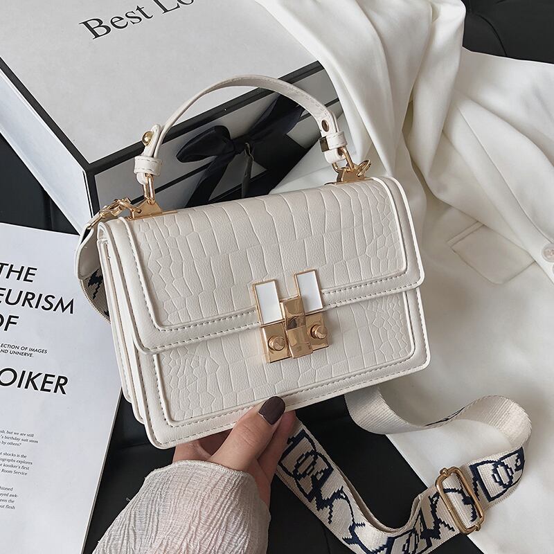 夏の小さなバッグ女性バッグ2020新しい波ファッションブロードバンドワイルドショルダーバッグins eign空気斜め小さな正方形バッグ Tiancai_Wing_Bag6616286