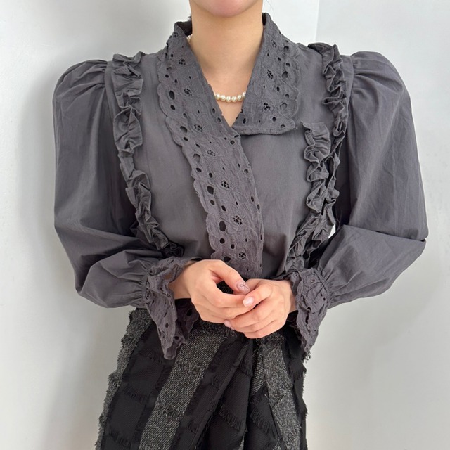 ベルスリーブ フリルシャツ-ブラック