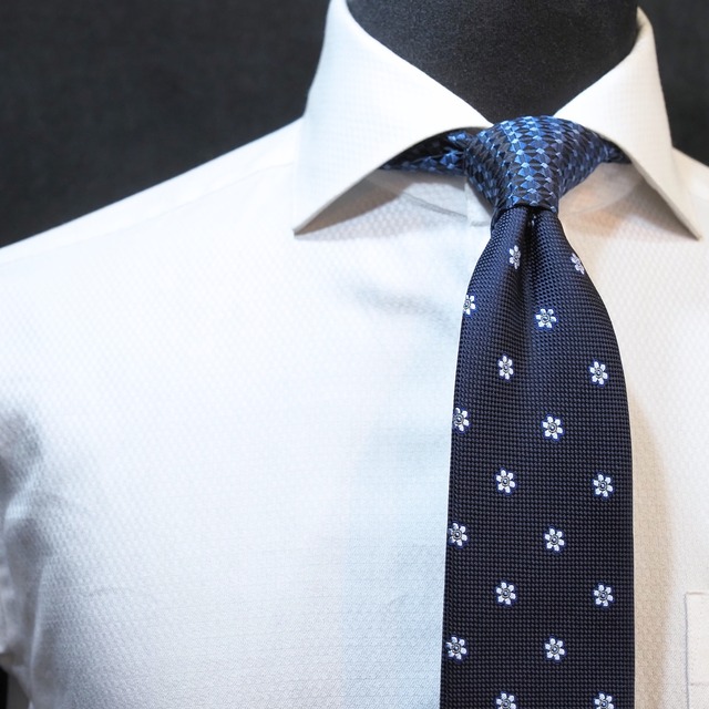 クレリックタイ｜結び目で変化する日本製シルクネクタイ