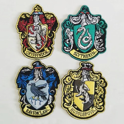 ハリーポッター Harry Potter 風 ホグワーツ魔法魔術学校 模りタイプ 校章ワッペン ★受注品★