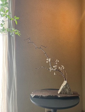 159 石の花器・石の敷台・枝ものセット