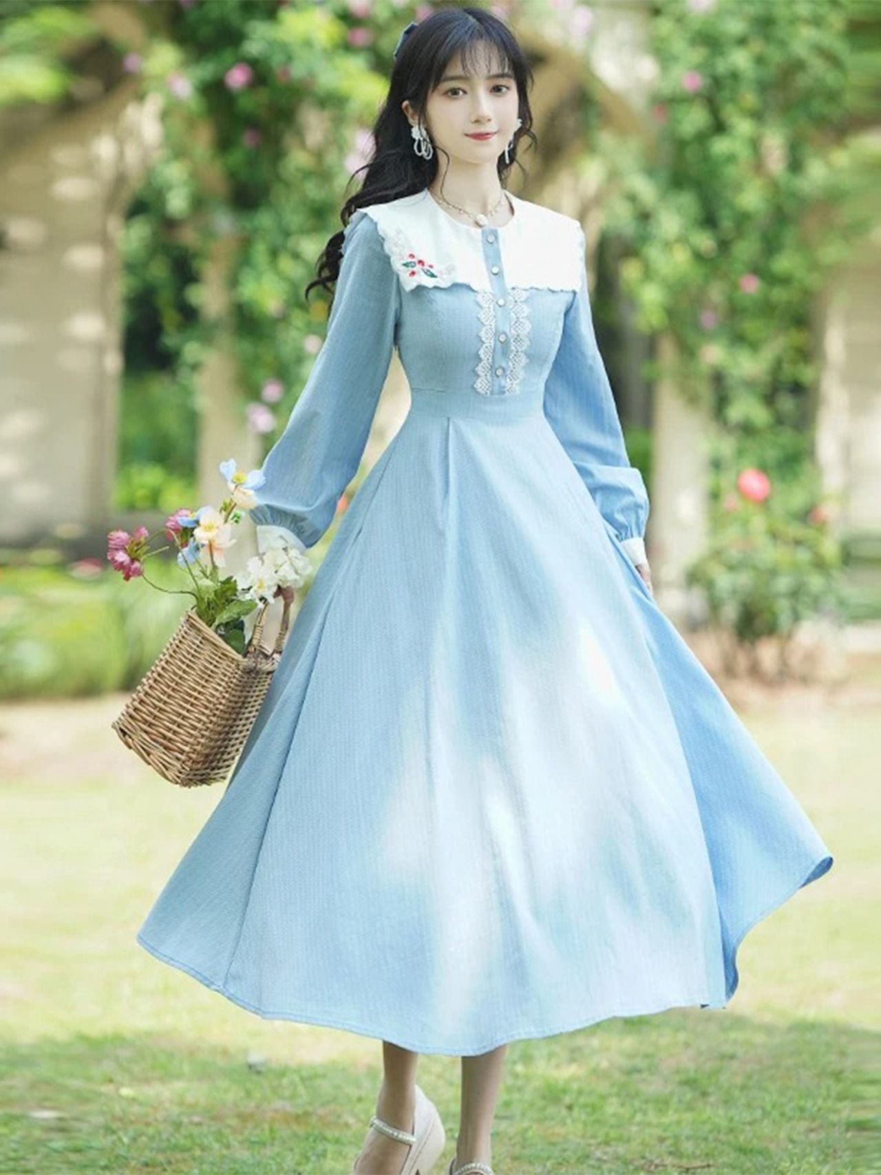 【0127】Square Collar Embroidery Long Sleeve Dress