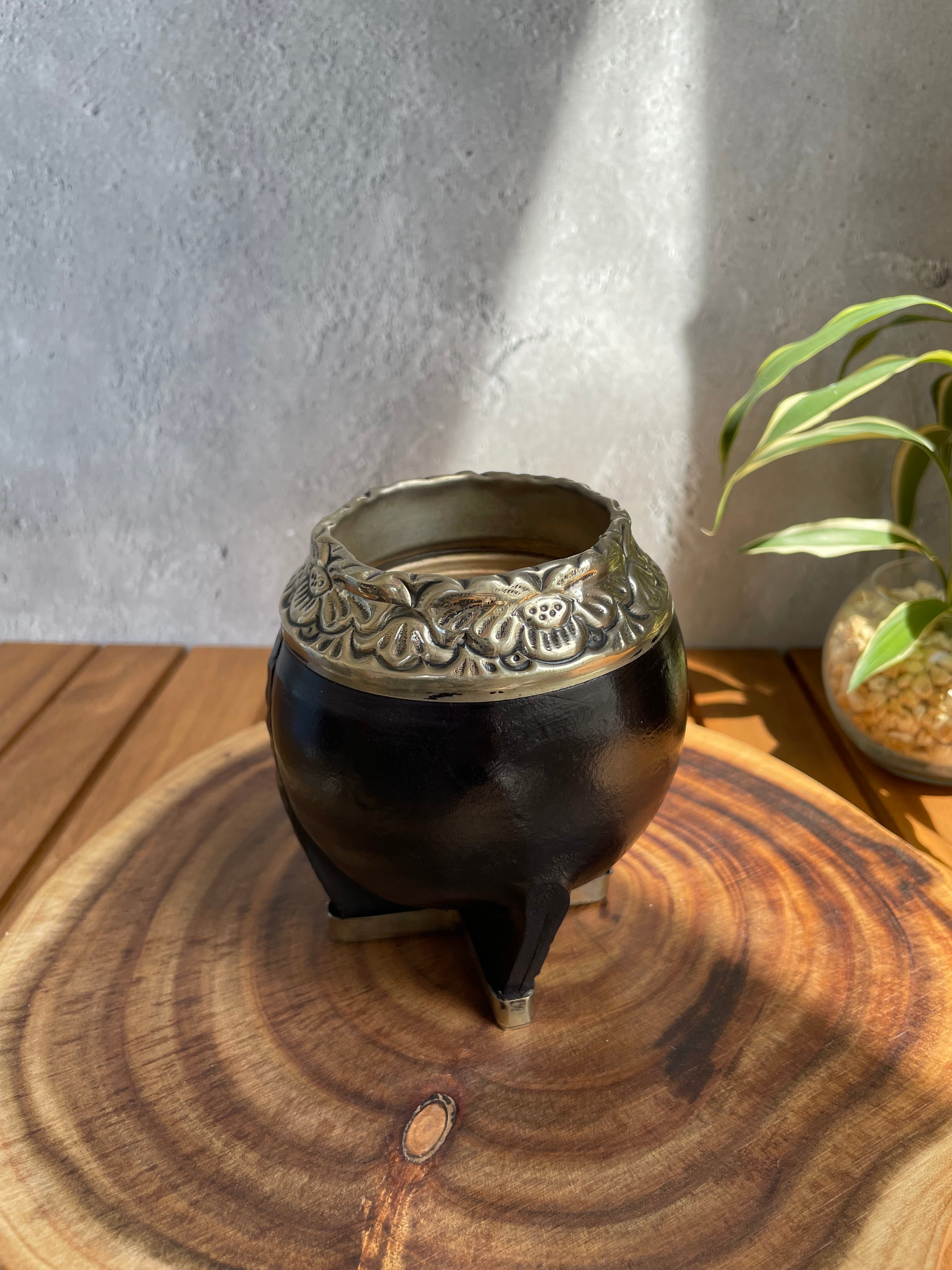 インド　真鍮製壺 Black flower（ブラック フラワー） | マテ壺専門店 PARA MATE