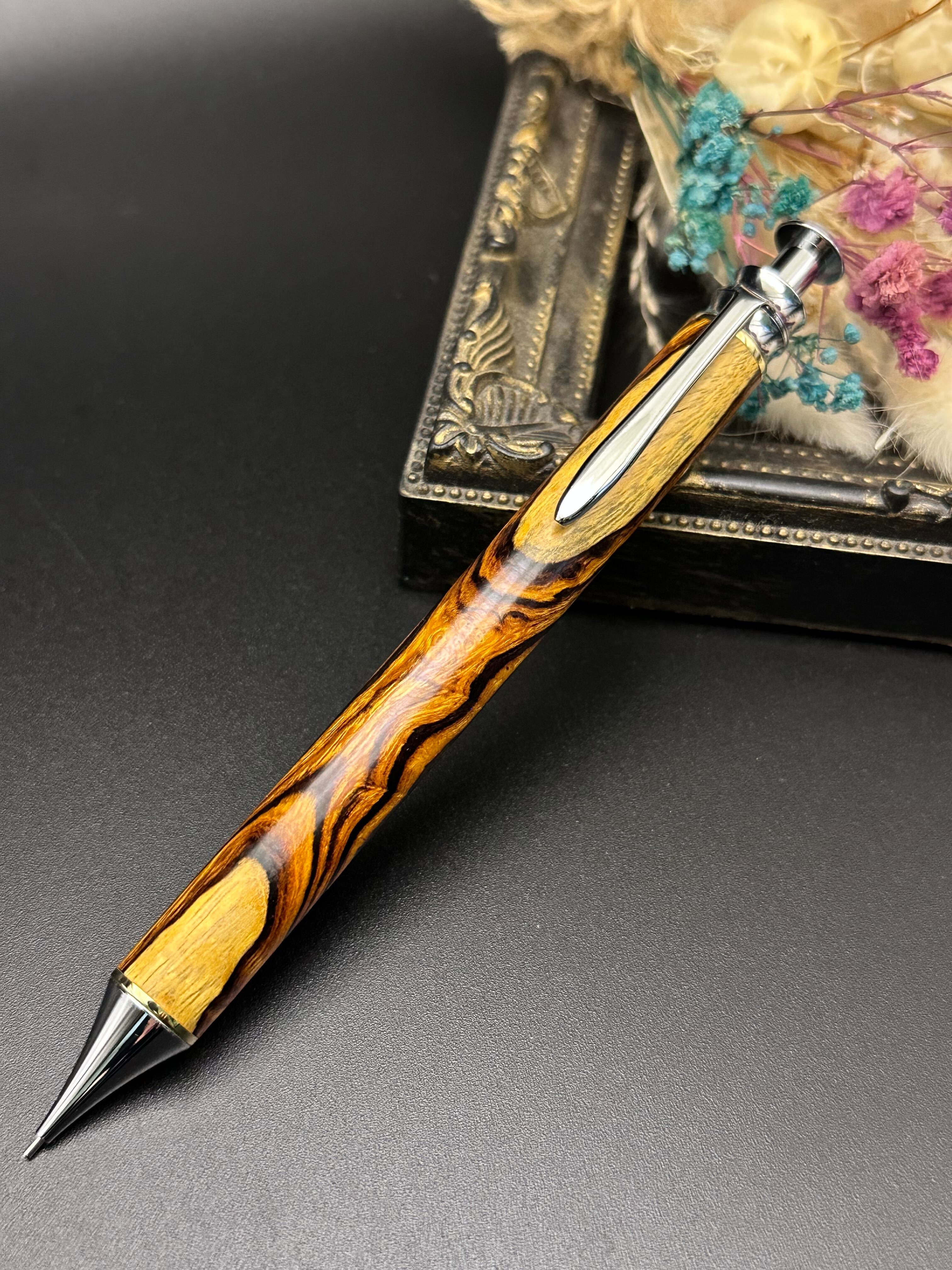 ハワイアンマカデミアナッツ　ハンドメイド　木軸ボールペン　G2　天然木　シルバー ハワイアンマカデミアナッツ ハンドメイド 木軸ボールペン G2 天然木