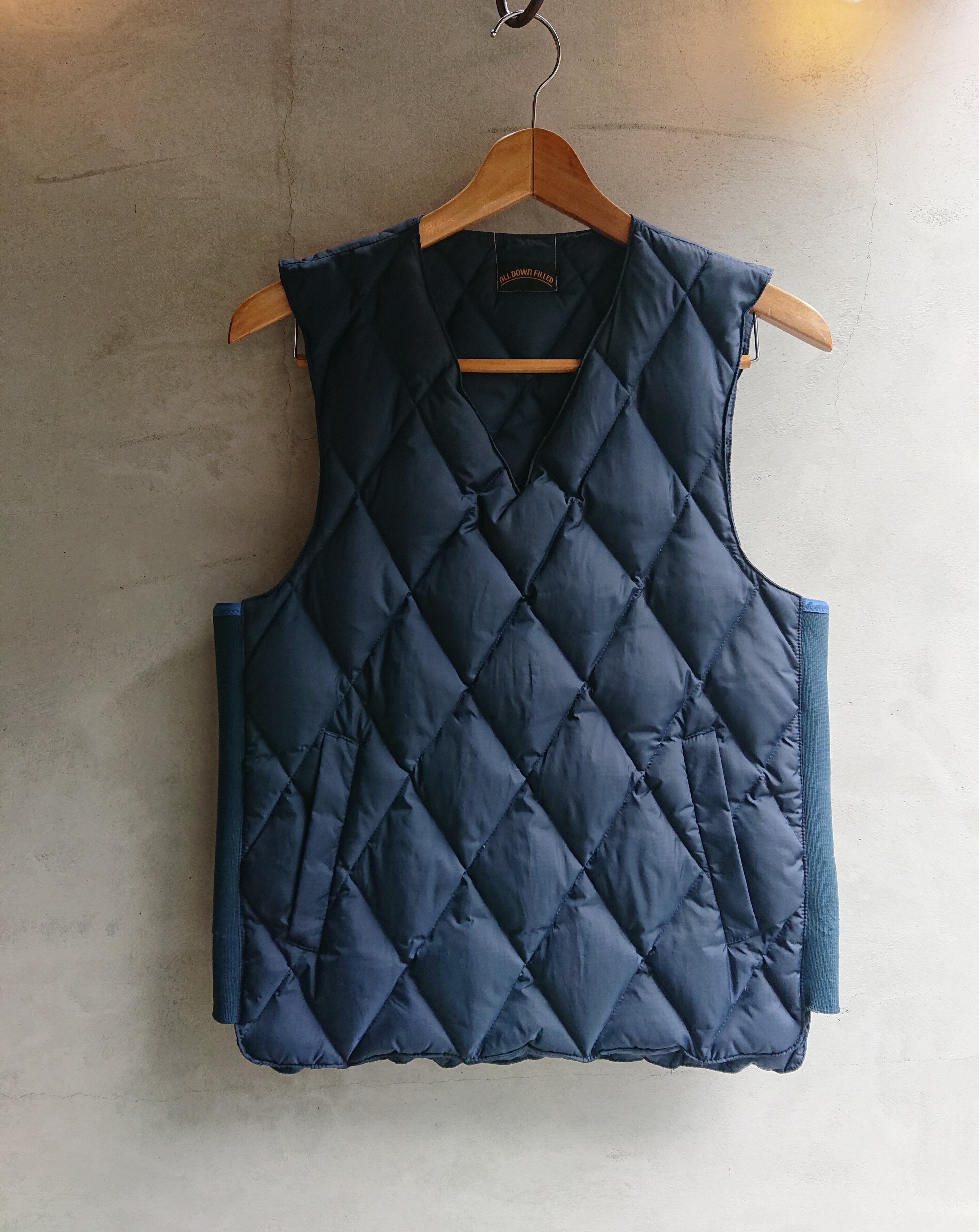 COMFY OUTDOOR GARMENT PULLOVER DOWN VEST