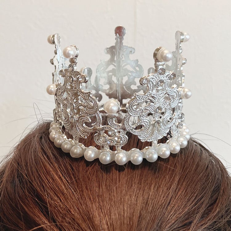 パール付き クラウン 装飾用 王冠 直径約7.8cm 軽量 幸せデリバリー（ギフト・結婚式アイテム・手芸用品の通販）