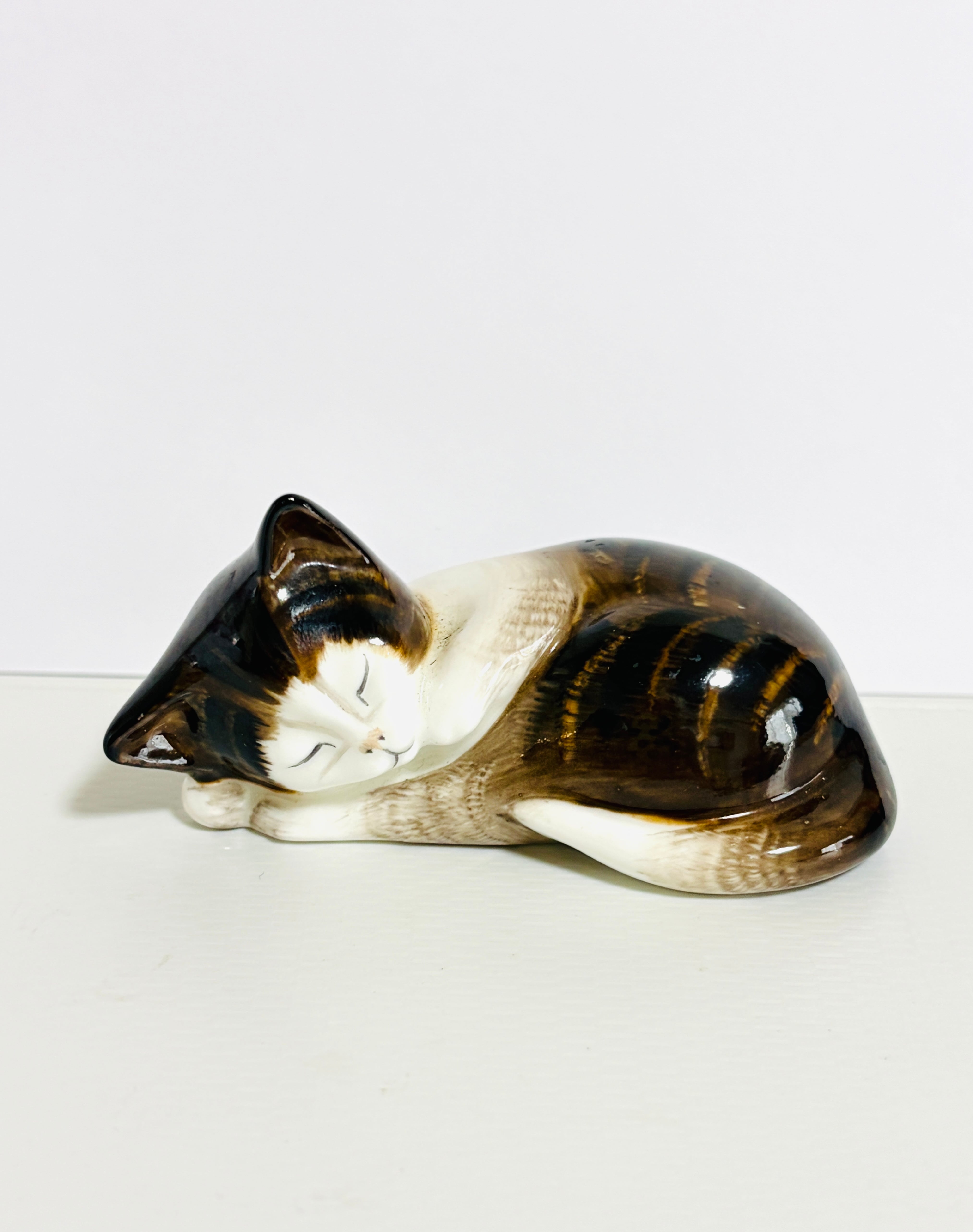 アメリカ50-60年代ビンテージ　手描きの美しい瞳と上品な佇まいに引き込まれる猫 Weekendcats