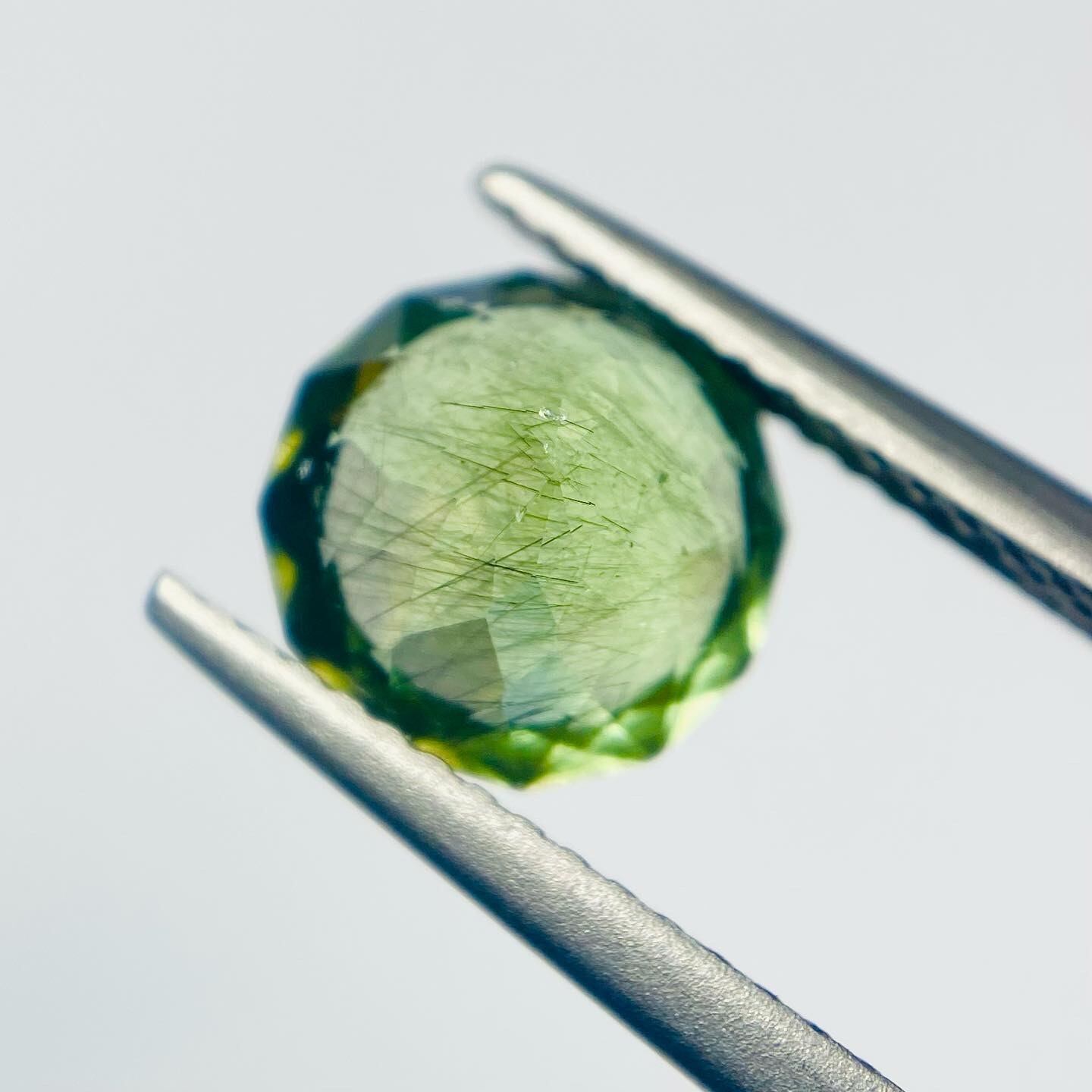 花咲くルチルペリドット