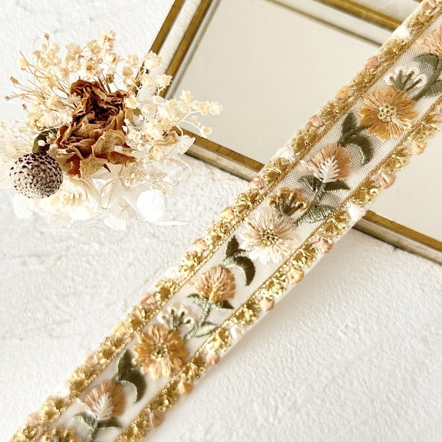 フラワーフェア　[クリーム]　インド刺繍リボン　3331