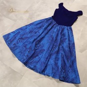 フラダンス 衣装 CC Fashions CCファッション ワンピース ドレス ブルー系 ベロア生地 高級感 プルメリア柄 花柄 植物柄 ハワイアンプリント ハワイアン アロハ フラ ダンス レッスン 練習 ハワイアンダンス フレアスカート ノースリーブ 青 紺 ネイビー系 華やか 鮮やか かわいい おしゃれ 上品