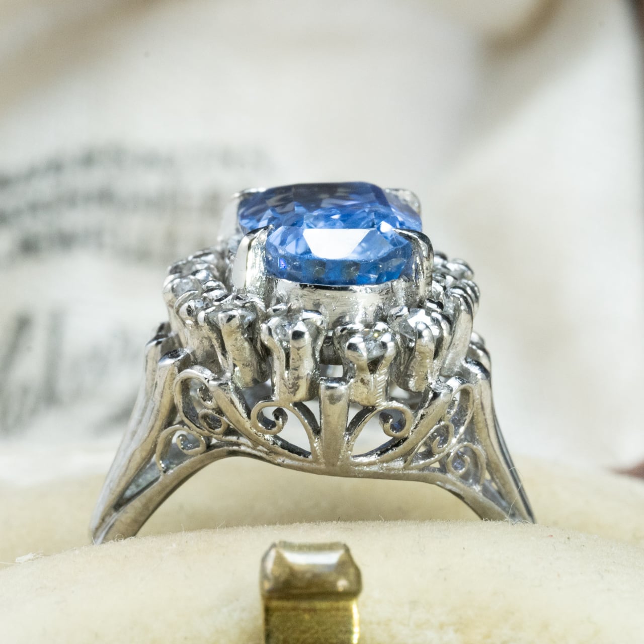 日本の作品】 Pt900 昭和ザマスリング 非加熱ブルーサファイヤ 3.903ct